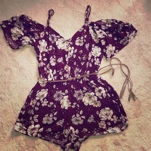 Forever 21 floral romper with belt ( Red) pockets